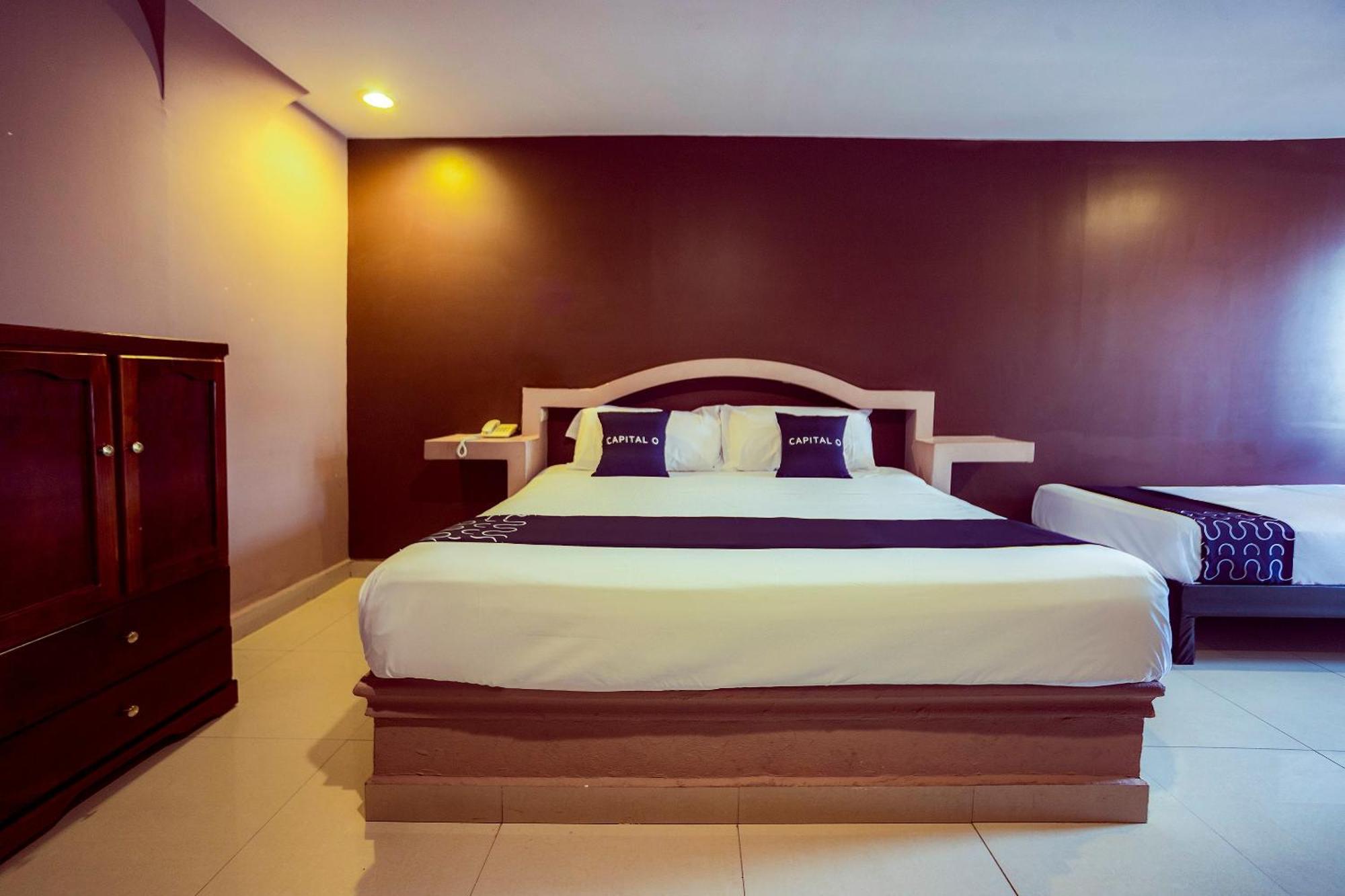 Capital O Hotel Diro, Monterrey Eksteriør bilde