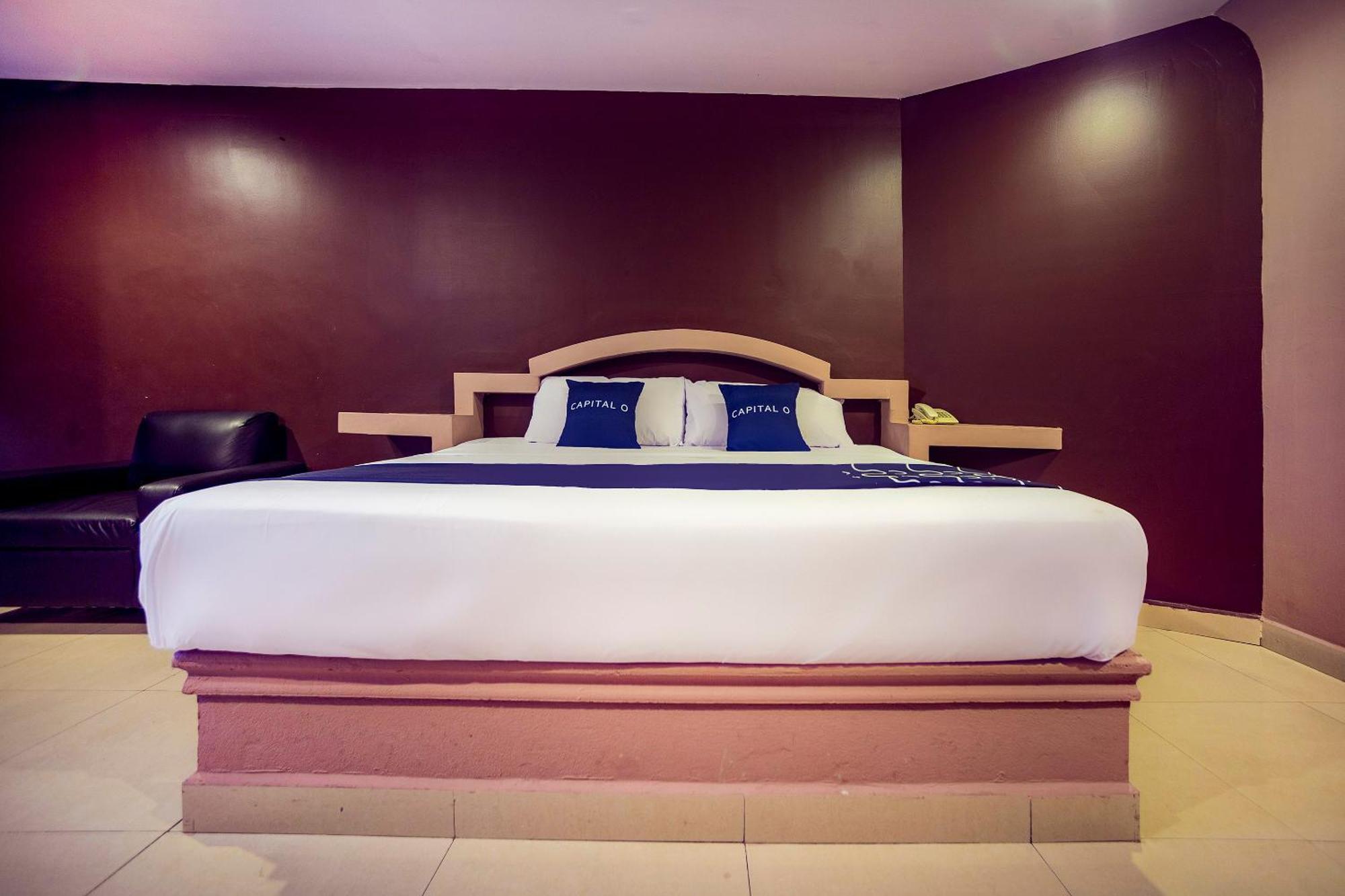Capital O Hotel Diro, Monterrey Eksteriør bilde